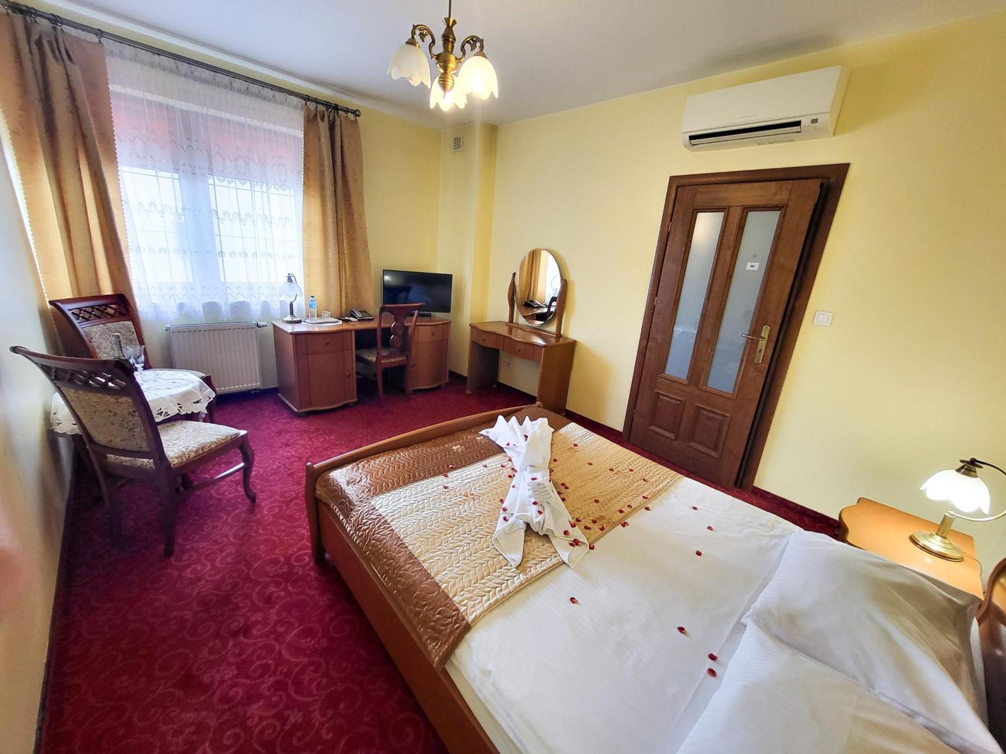 Hotel Hesperus เมียดซิเจส พอดลาสกี ภายนอก รูปภาพ